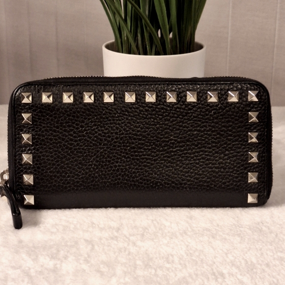 Valentino Rockstud Grainy Calfskin Full Zip Wallet - Picture 2 of 16